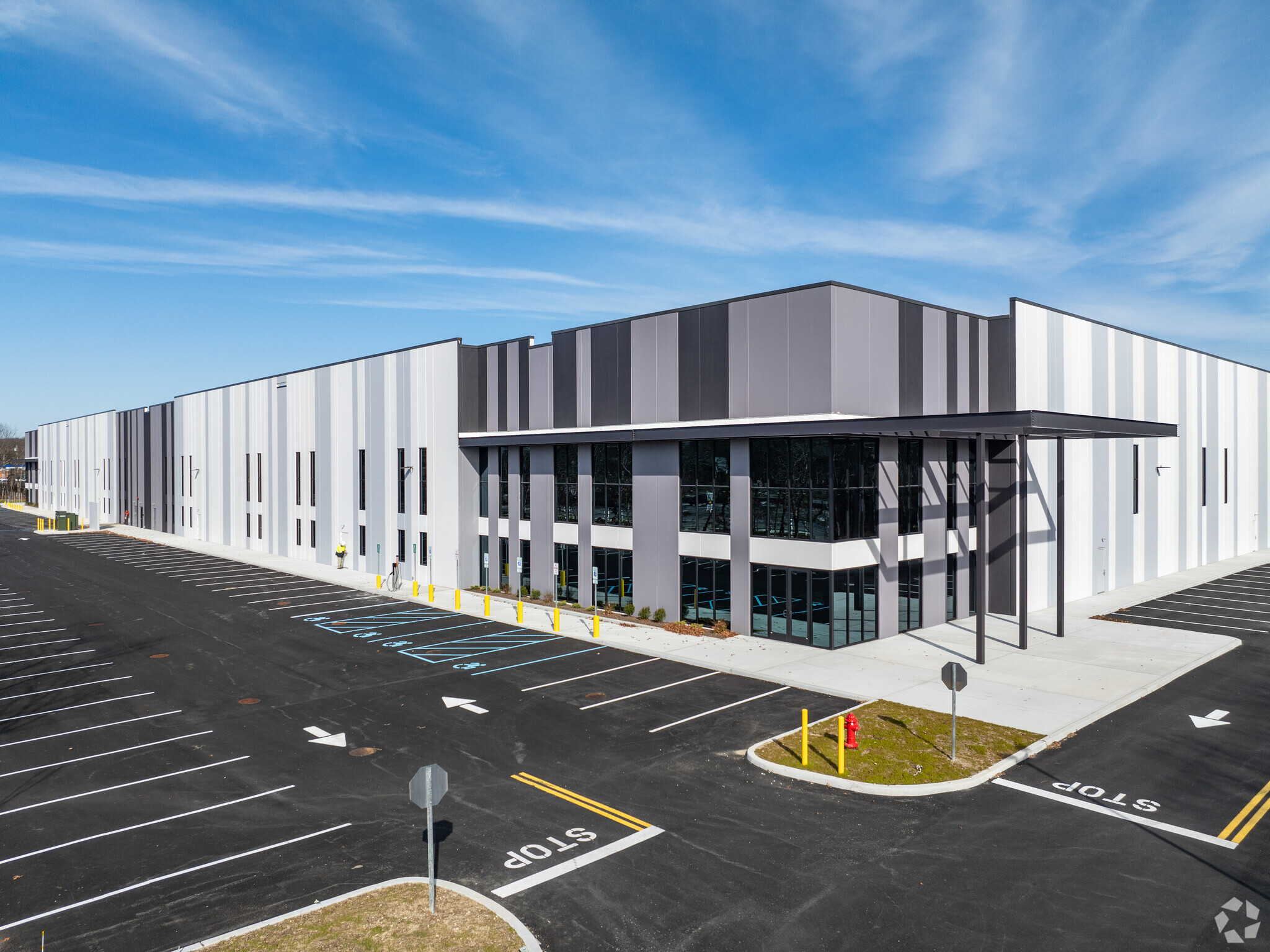 Old Nichols Commerce Ctr, Islandia, NY for lease Building Photo- Image 1 of 20