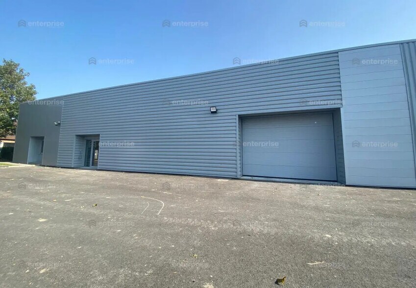 Flex in Douai for lease - Building Photo - Image 3 of 5