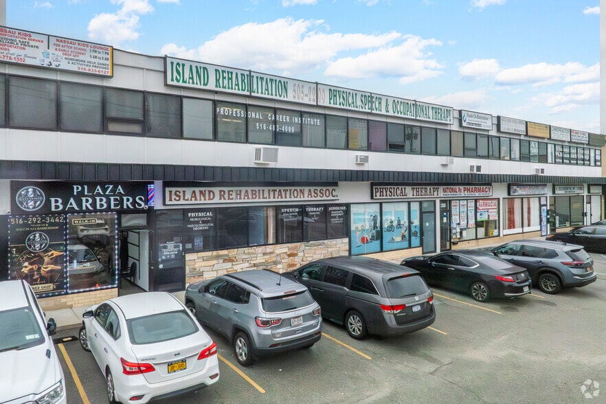 300 Hempstead Tpke, West Hempstead, NY for lease - Building Photo - Image 3 of 5