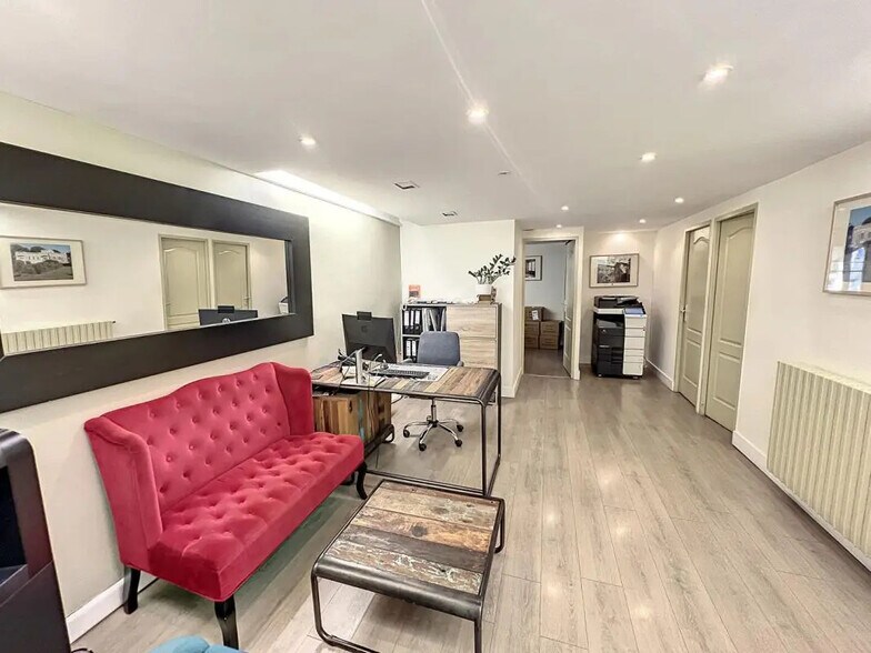 8 Rue De La République, Avignon for lease - Interior Photo - Image 3 of 9