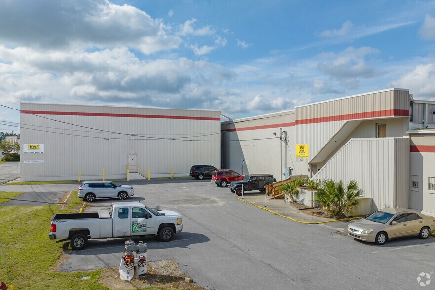 4531 Piggly Wiggly Dr, North Charleston, SC for lease - Building Photo - Image 1 of 25