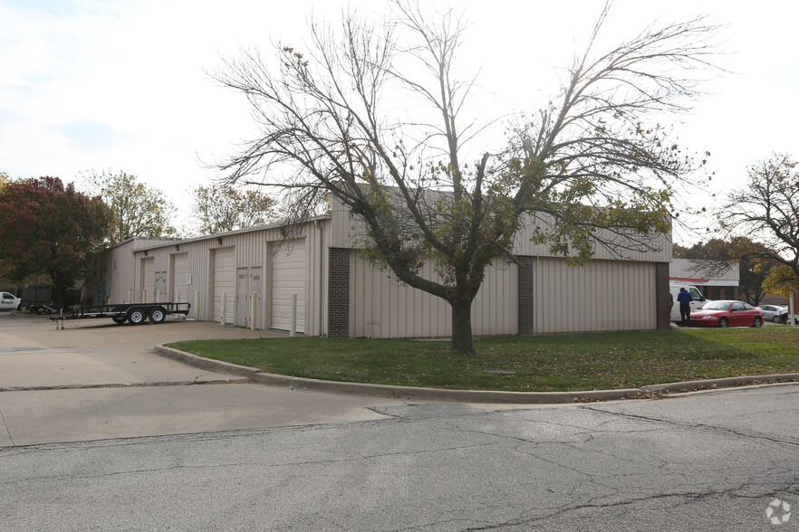 10659-10683 Widmer Rd, Lenexa, KS for lease - Building Photo - Image 2 of 6