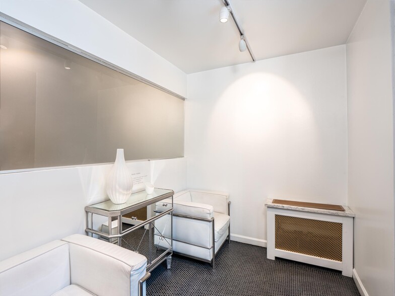 157 E 81st St, New York, NY for lease - Interior Photo - Image 3 of 13