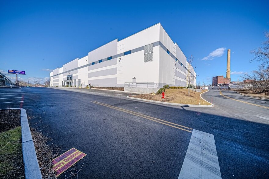 30 Cross St, Ridgefield Park, NJ for lease - Building Photo - Image 3 of 14