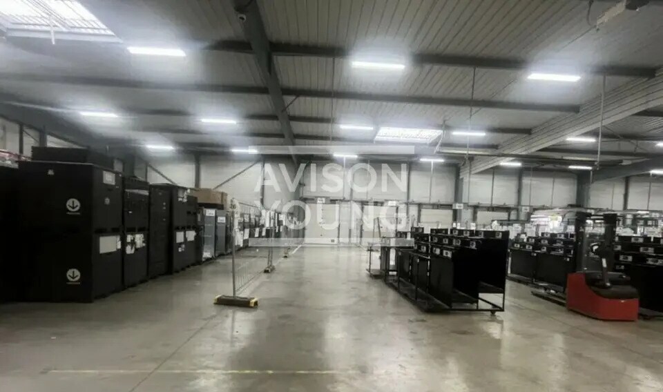 Flex in Mitry-Mory for lease - Interior Photo - Image 2 of 4