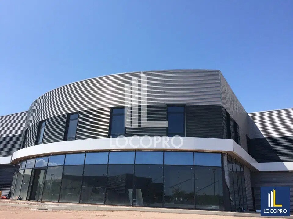 Flex in Fréjus for lease Building Photo- Image 1 of 7