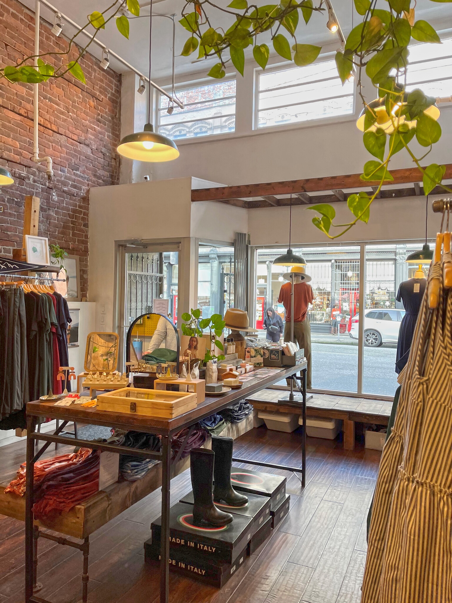 326-330 W Cordova St, Vancouver, BC for lease Interior Photo- Image 1 of 3