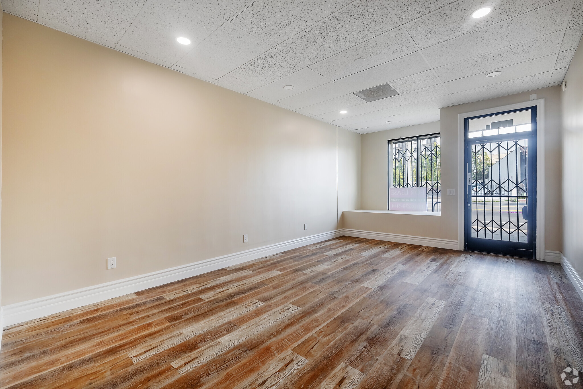1241 S Fairfax Ave, Los Angeles, CA for lease Interior Photo- Image 1 of 5