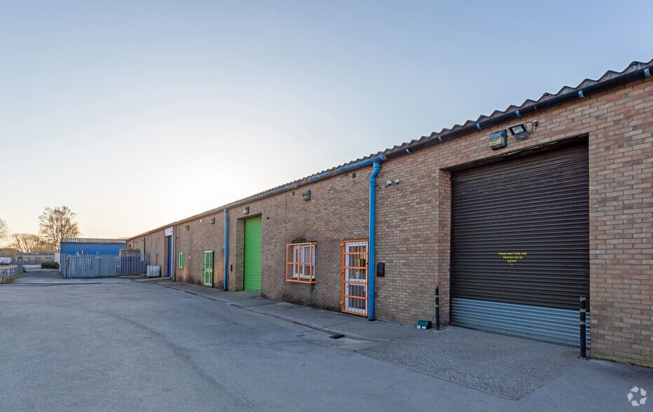 1-9 Chieftain Way, Lincoln for lease - Building Photo - Image 3 of 6