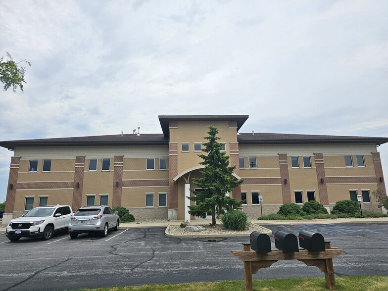 1251 Eastport Centre Dr, Valparaiso, IN for lease - Building Photo - Image 1 of 11