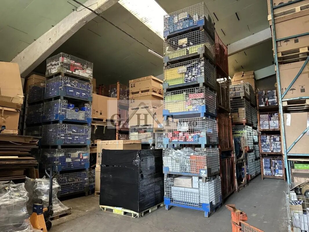 Industrial in Gonesse for lease Interior Photo- Image 1 of 2