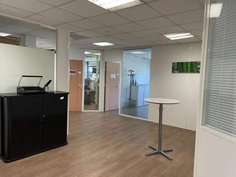 5 Impasse Des Tourmalines, Nantes for lease - Interior Photo - Image 2 of 4