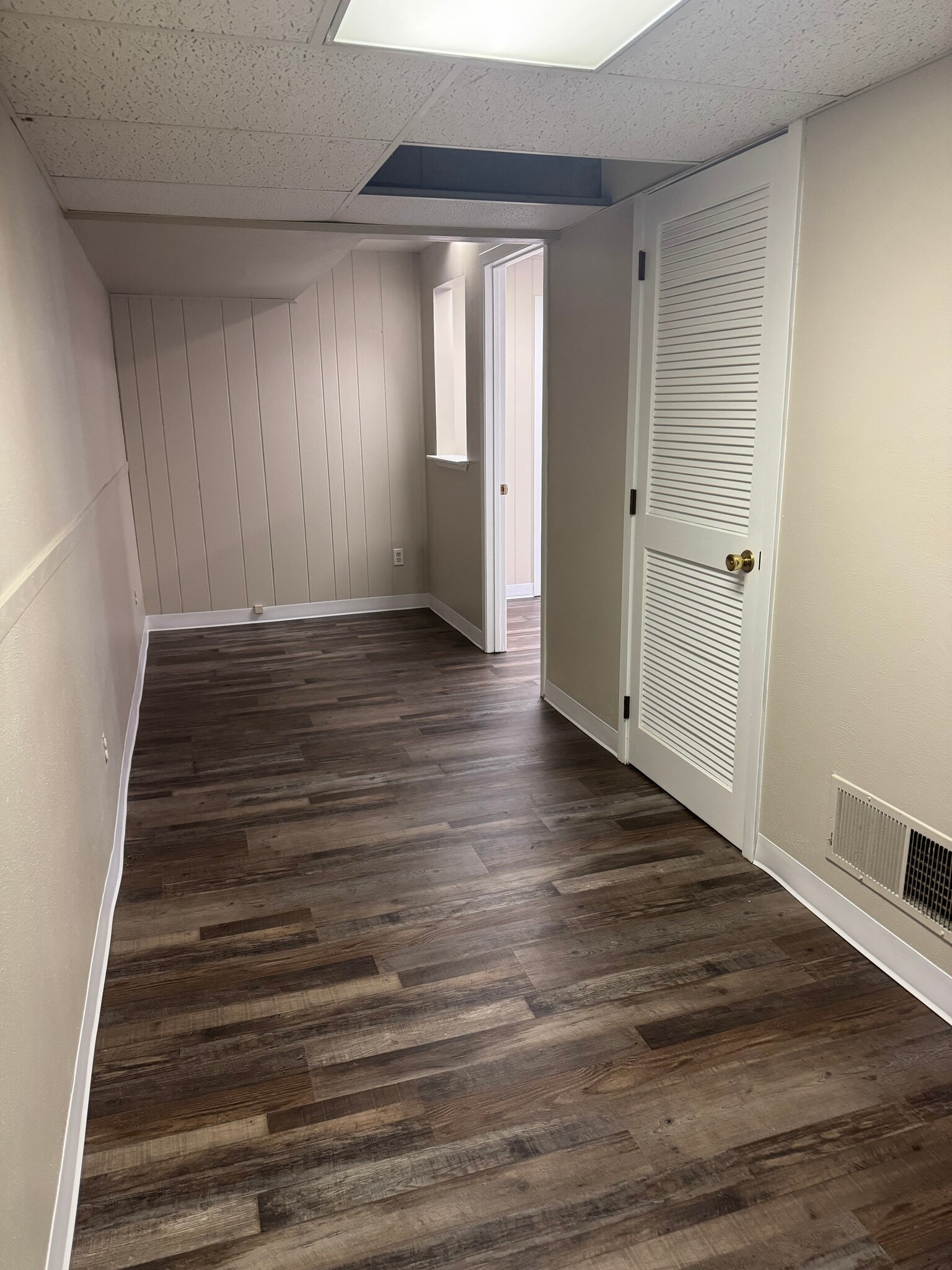 1107 N Blackhawk Blvd, Rockton, IL for lease Interior Photo- Image 1 of 5