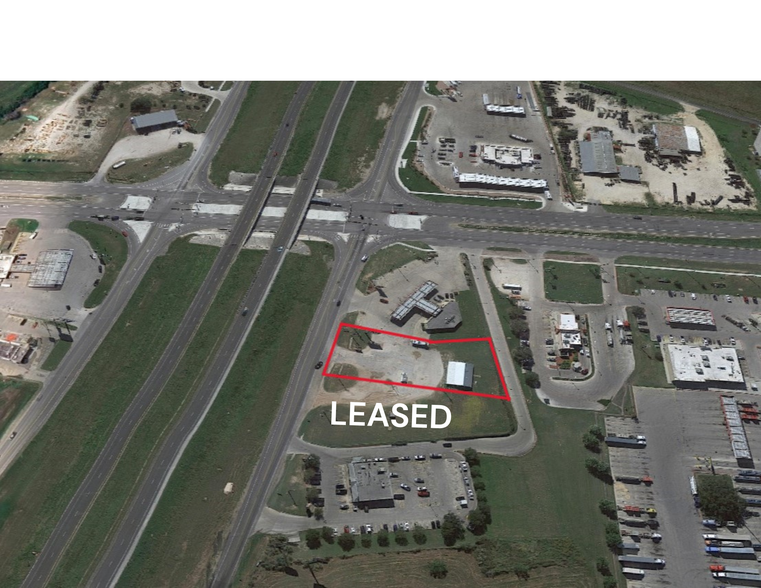 14728 IH-37 S, Elmendorf, TX for lease - Building Photo - Image 3 of 5