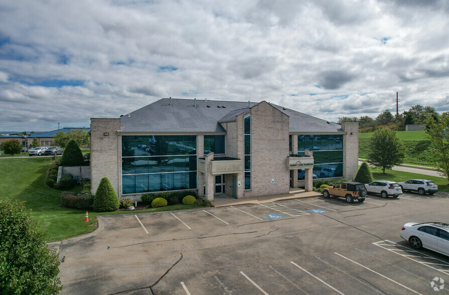 160 Wayland Smith Dr, Uniontown, PA for lease - Building Photo - Image 1 of 4