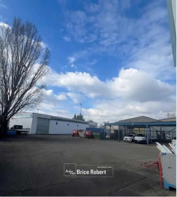 Office in Vaulx-en-Velin for lease Building Photo- Image 1 of 2