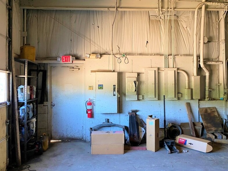 160 Glaser St, Fairborn, OH for sale - Interior Photo - Image 3 of 34