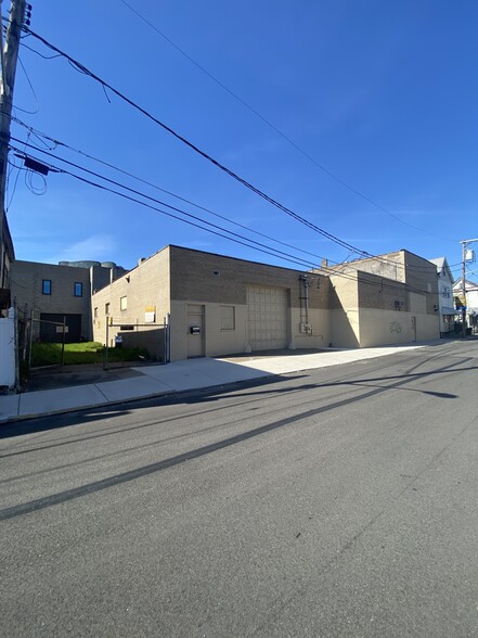 4433 Howley St, Pittsburgh, PA for lease - Building Photo - Image 1 of 7