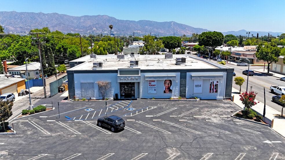2721 W Magnolia Blvd, Burbank, CA for lease - Building Photo - Image 1 of 12