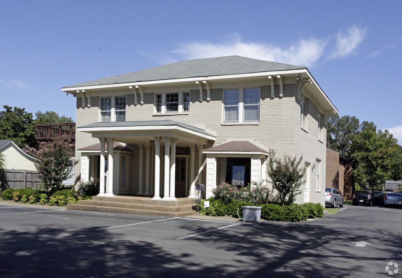 556 Colonial Rd, Memphis, TN 38117