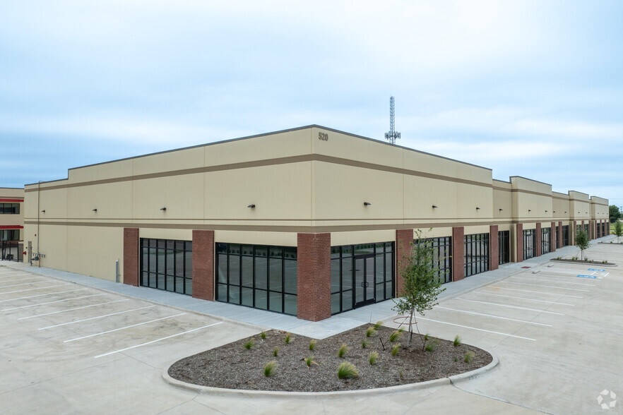 520 S Great Southwest Pky, Grand Prairie, TX for lease - Building Photo - Image 1 of 5