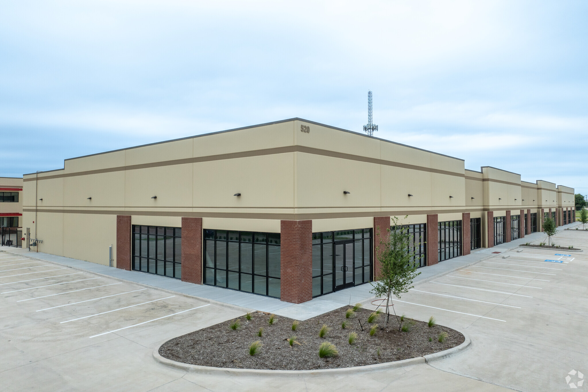 520 S Great Southwest Pky, Grand Prairie, TX for lease Building Photo- Image 1 of 6