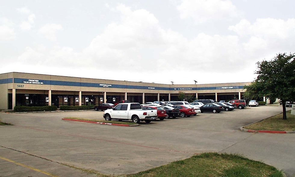 1467 Lemay Dr, Carrollton, TX for lease - Primary Photo - Image 1 of 7