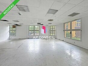 Flex in Montigny-le-Bretonneux for lease Building Photo- Image 1 of 8