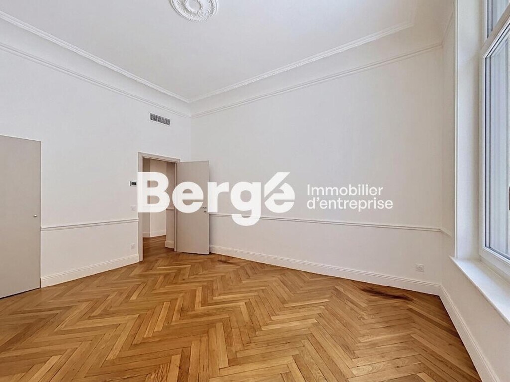Location Bureaux 104 m² - Photo 1