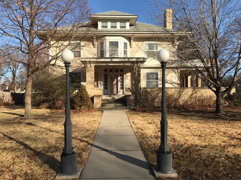 602 W 12th Ave, Emporia, KS for sale - Primary Photo - Image 1 of 1