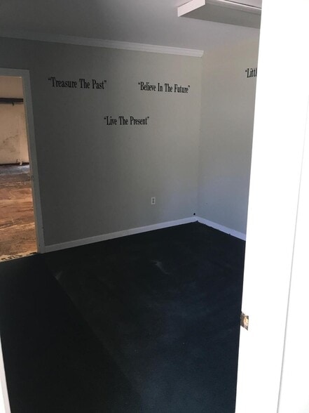 404 Clubhouse Dr, Pine Lake, GA for sale - Interior Photo - Image 3 of 9