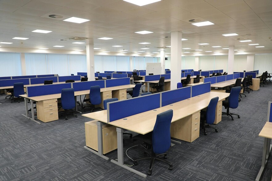 2 Millshaw Park Ln, Leeds for lease - Interior Photo - Image 3 of 7