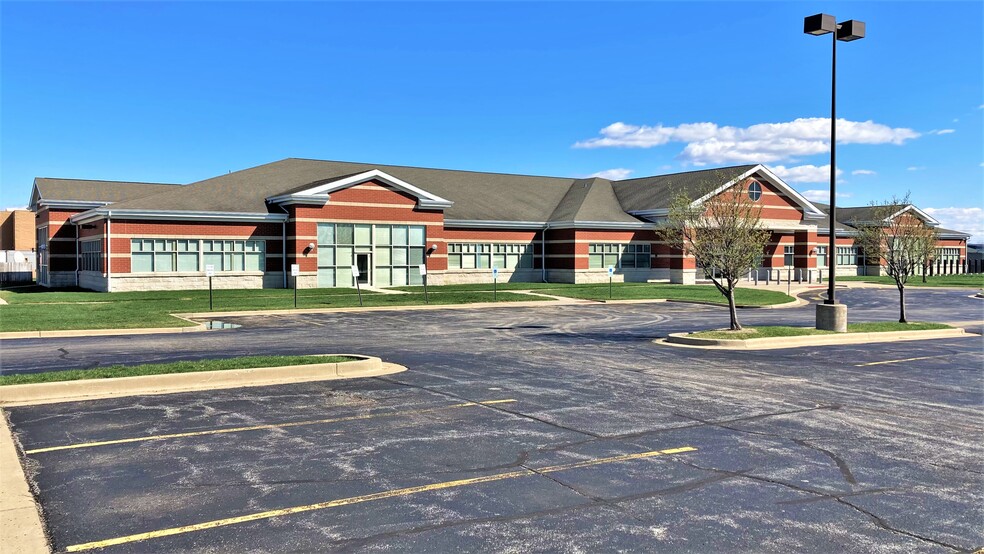 3101 Constitution Dr, Springfield, IL for lease - Building Photo - Image 1 of 4