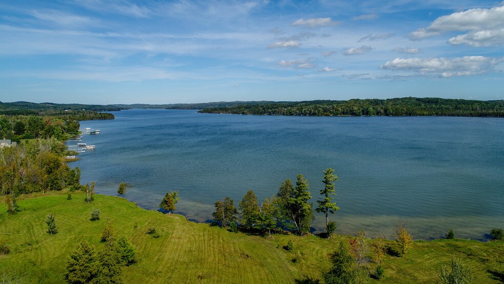 S Lake Shore Dr, Cedar, MI for sale - Primary Photo - Image 1 of 1