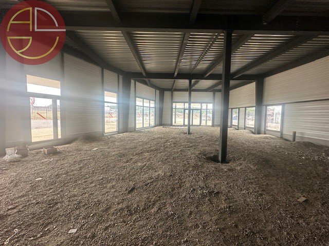 Retail in Pinsaguel for lease - Interior Photo - Image 3 of 11