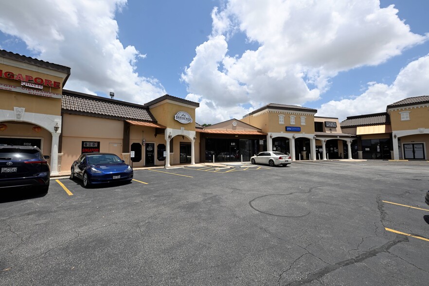 431-459 McCarty Rd, San Antonio, TX for lease - Building Photo - Image 3 of 11