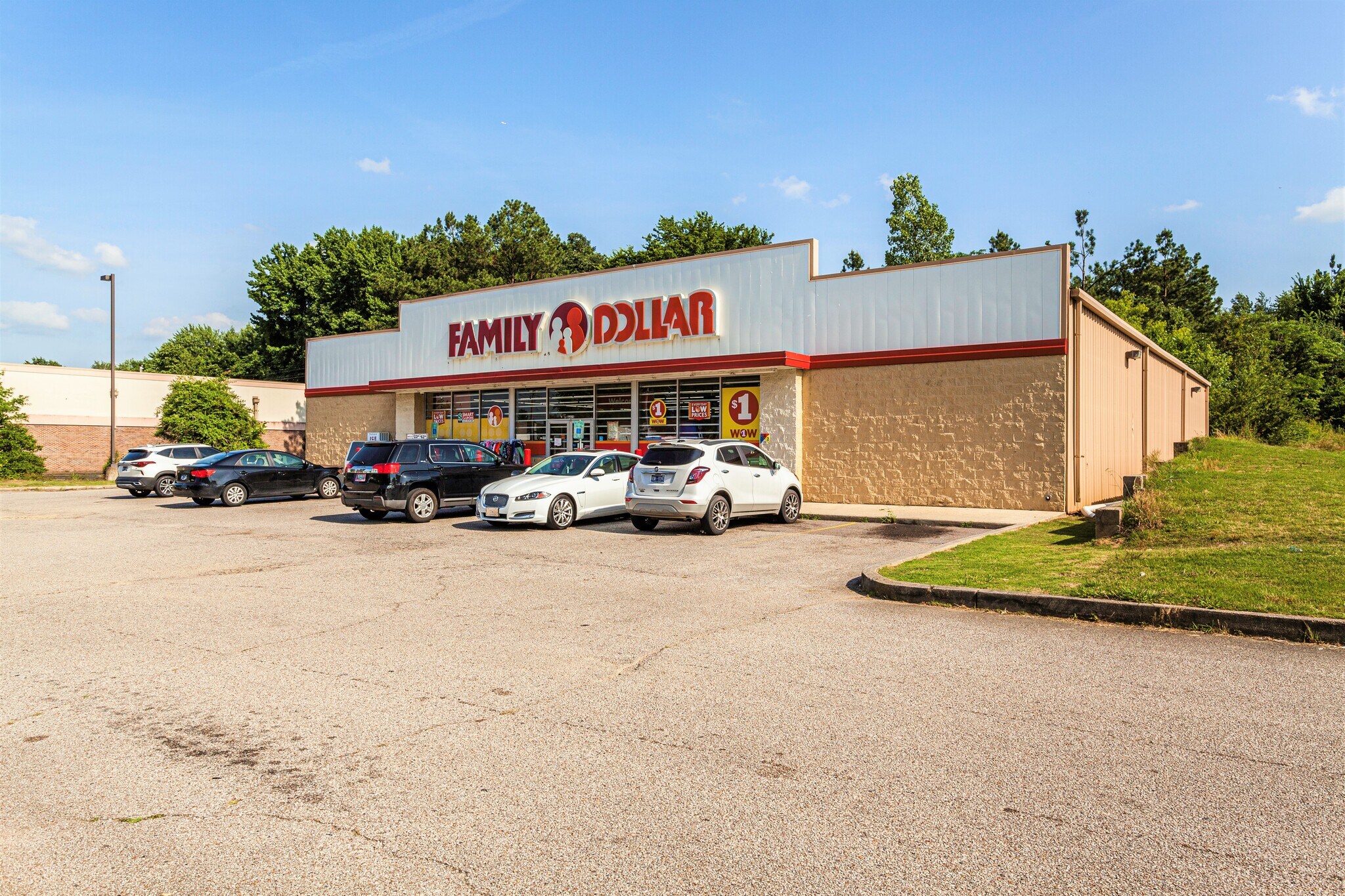 6415 E Raines Rd, Memphis, TN 38115 Family Dollar