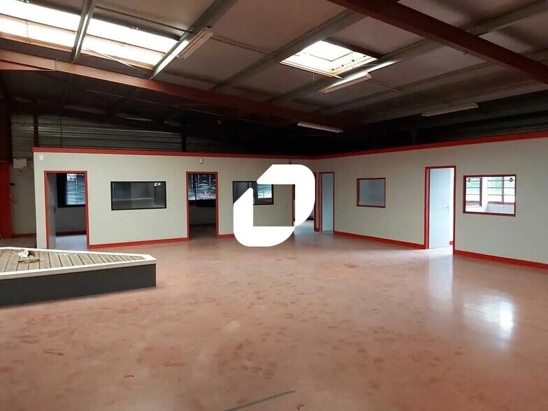 Office in Cestas for lease - Interior Photo - Image 2 of 15