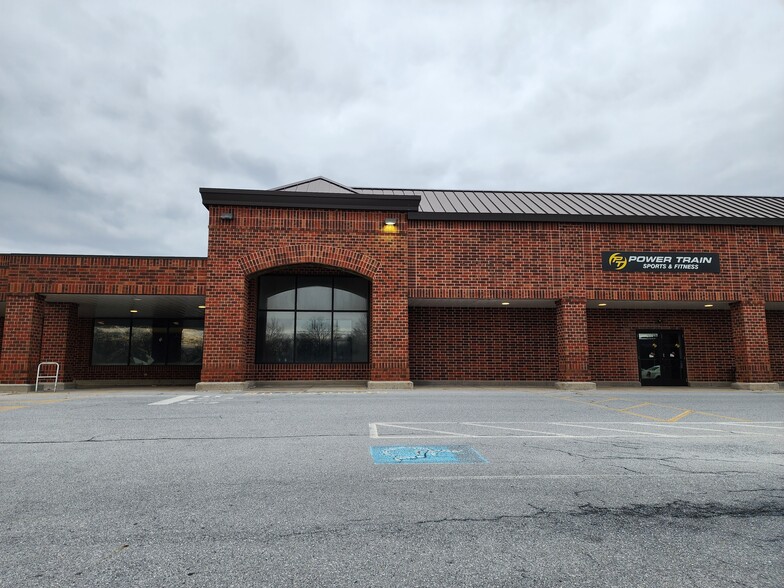 4400-4450 Oakhurst Blvd, Harrisburg, PA for lease - Building Photo - Image 1 of 8