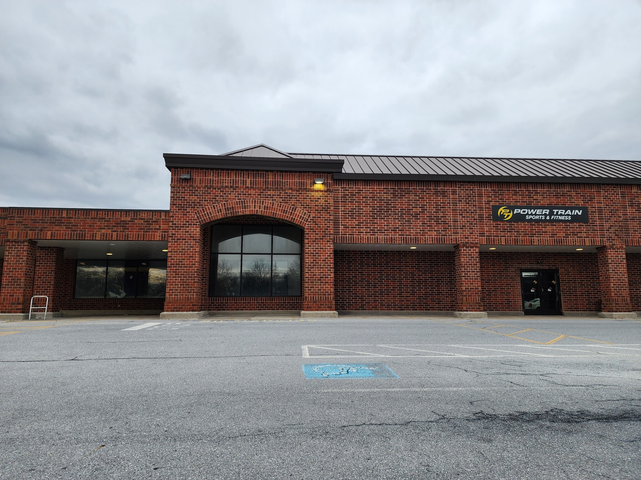 4400-4450 Oakhurst Blvd, Harrisburg, PA for lease Building Photo- Image 1 of 9