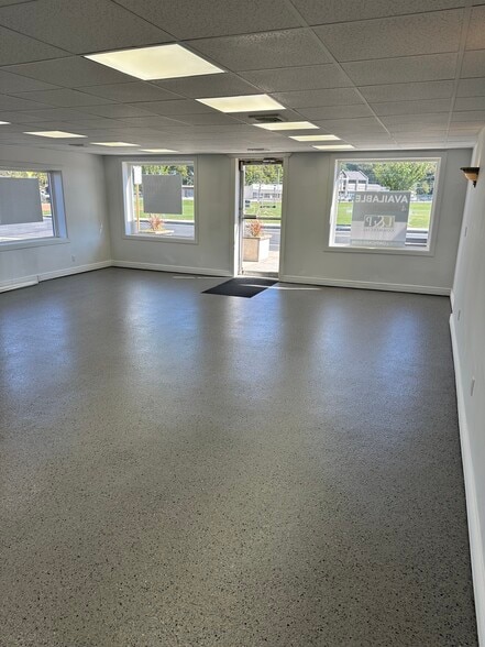 35-37 Maple St, East Longmeadow, MA for lease - Building Photo - Image 3 of 6