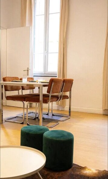 Retail in Marseille for sale - Interior Photo - Image 3 of 15