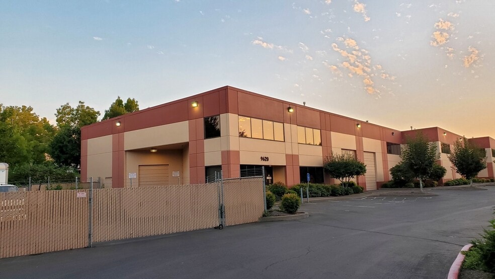 9620 SW Tualatin-Sherwood Rd, Tualatin, OR for lease - Building Photo - Image 1 of 3