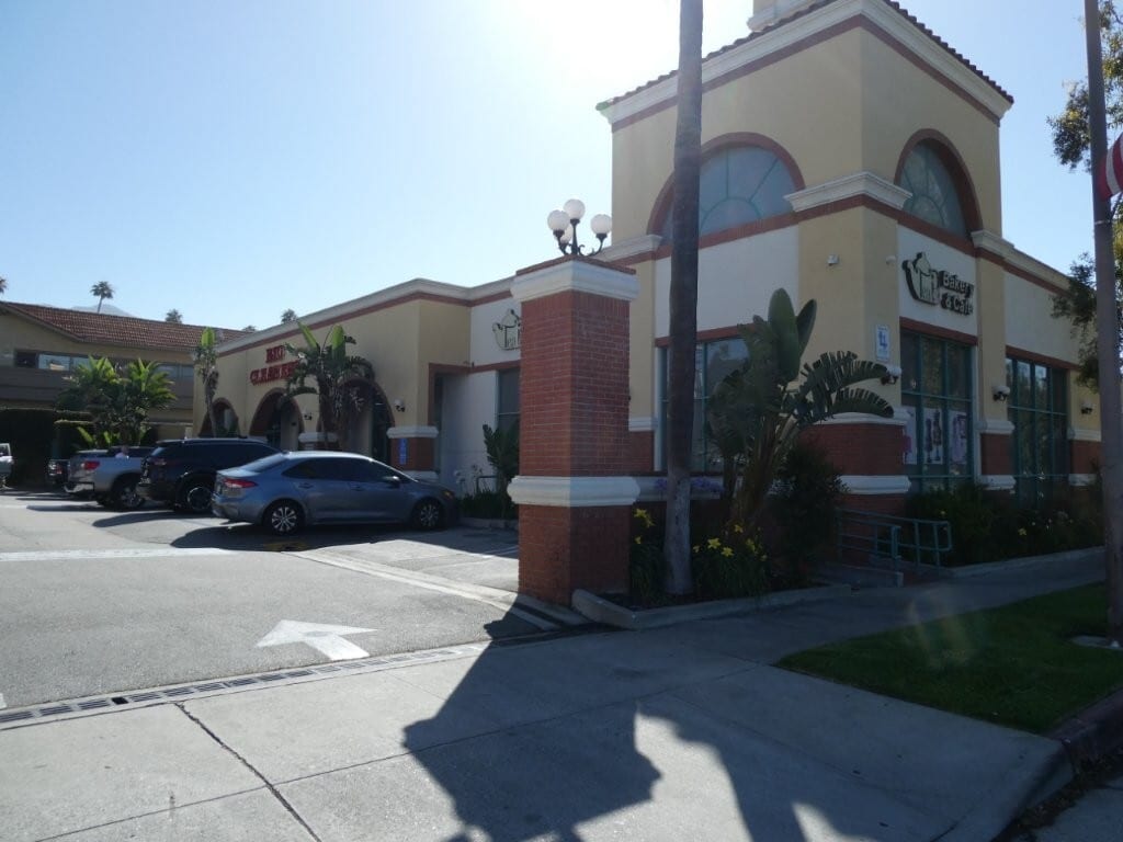 1427 W Glenoaks Blvd, Glendale, CA for lease Building Photo- Image 1 of 18