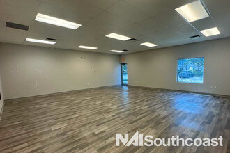 645 NW Enterprise Dr, Port Saint Lucie, FL for lease Interior Photo- Image 1 of 2