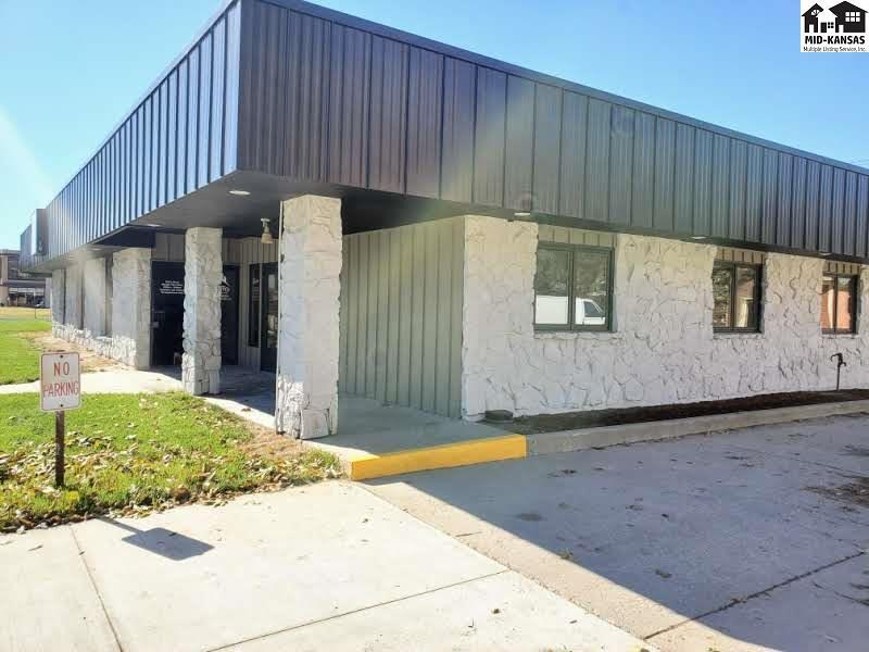 1011 N Main St, Hutchinson, KS for sale Building Photo- Image 1 of 1