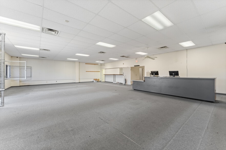 2103 S Thompson St, Springdale, AR for sale - Building Photo - Image 2 of 49