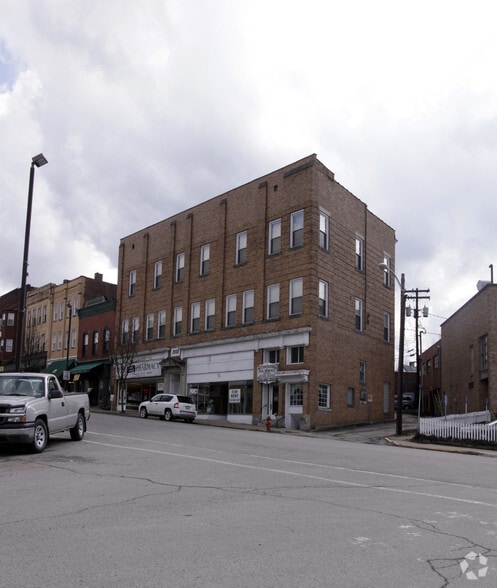 108-110 Grant Ave, Vandergrift, PA for sale - Primary Photo - Image 1 of 2