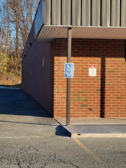 2726 Lee Hwy, Troutville, VA for lease - Building Photo - Image 3 of 15