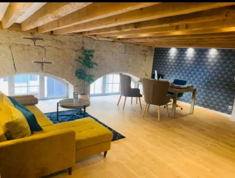 Office in Lyon for lease - Interior Photo - Image 2 of 5